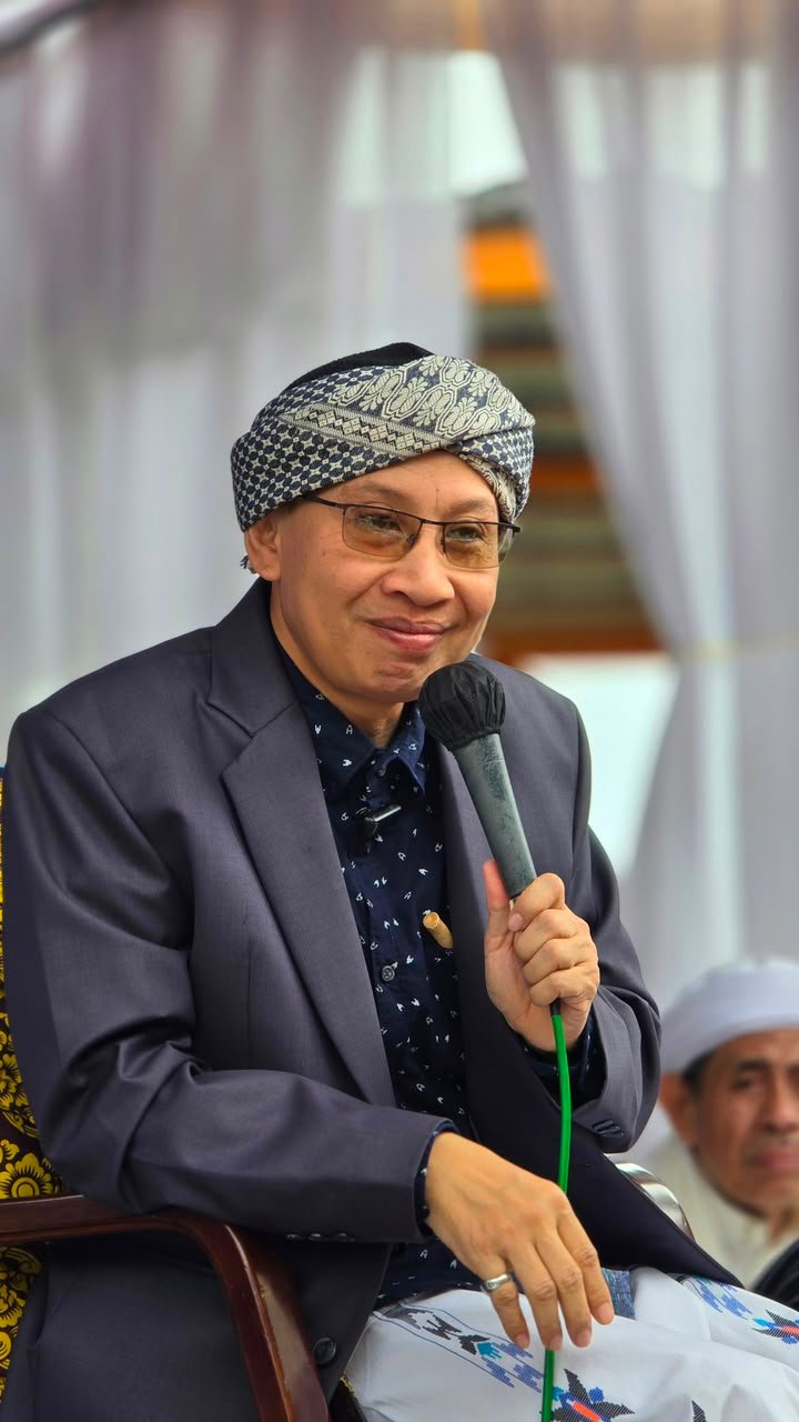 Buya Yahya — Pembimbing Spiritual Al-Bahjah Travel